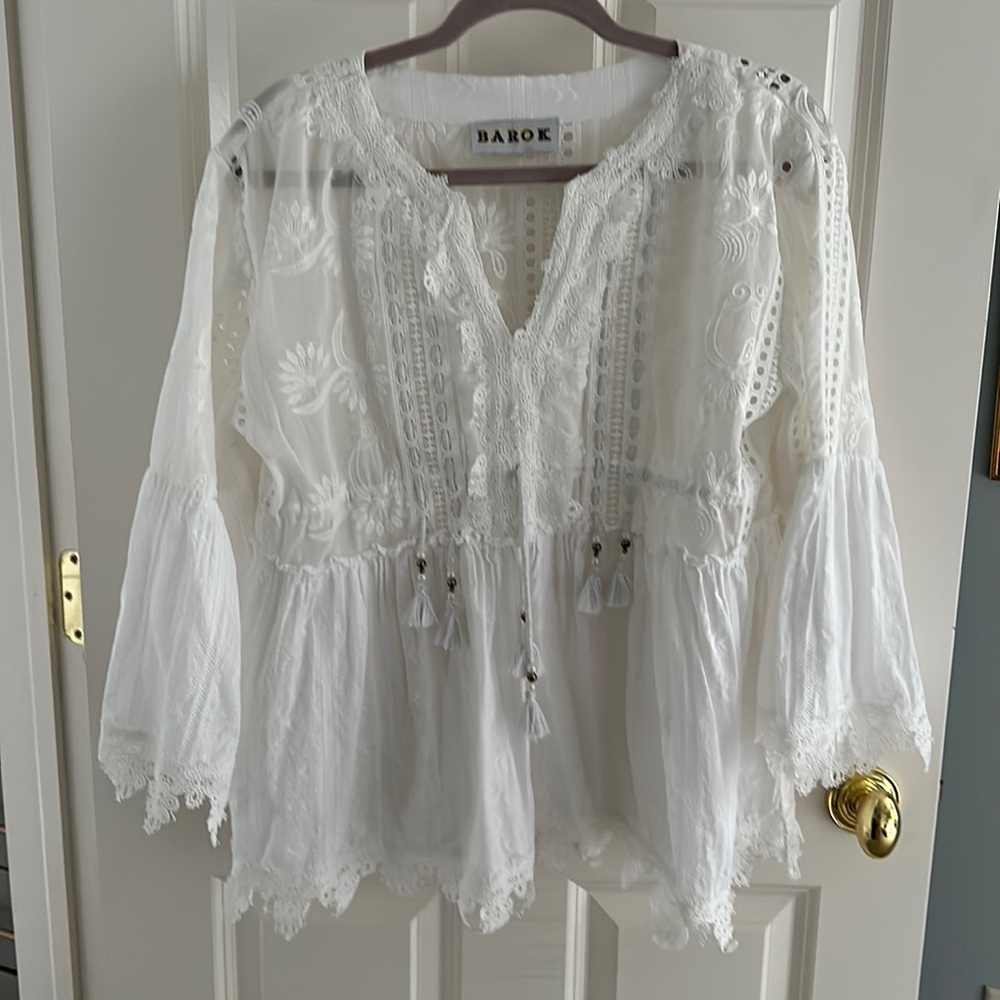 White blouse never worn beautiful detail